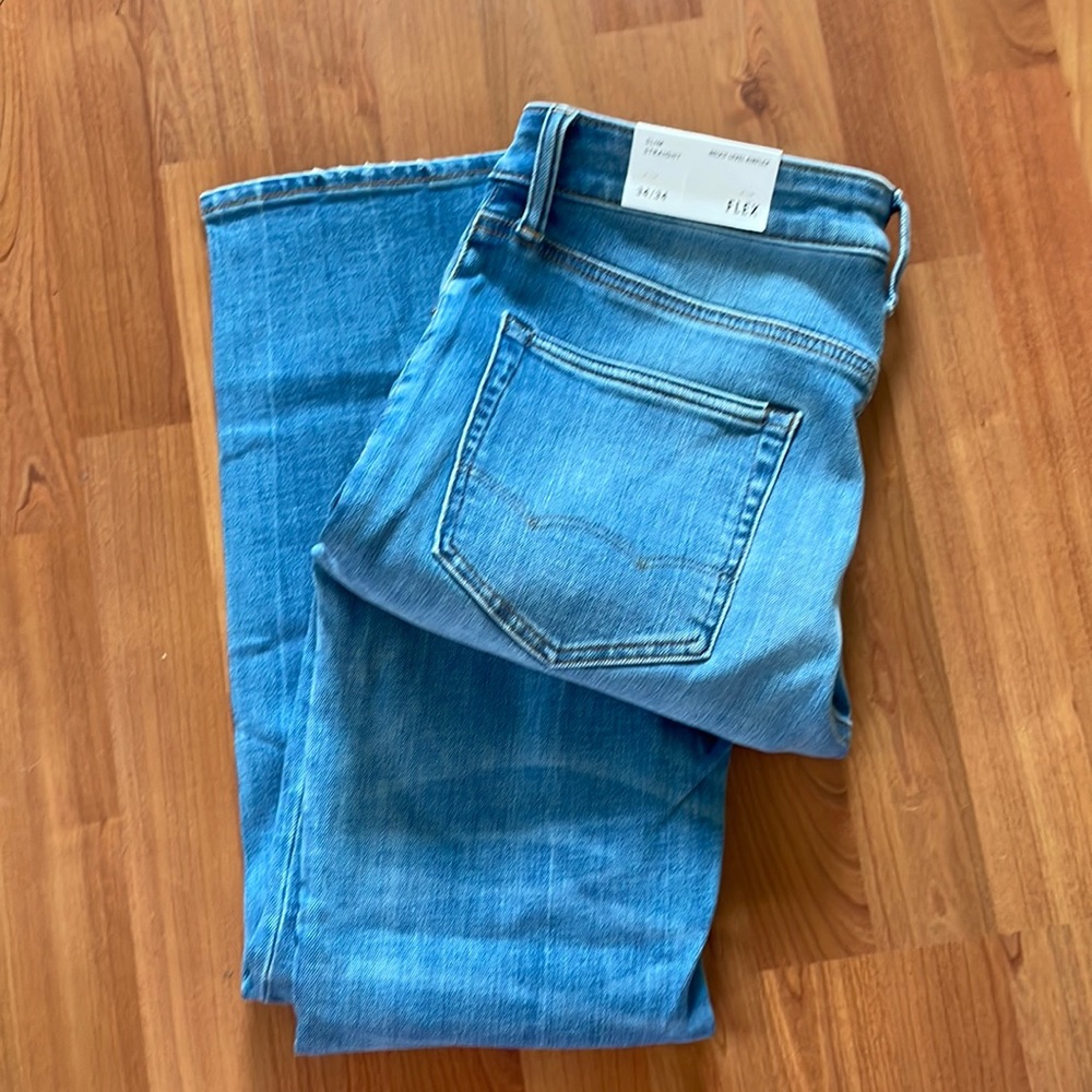 American Eagle NWT Slim Straight airflex jeans